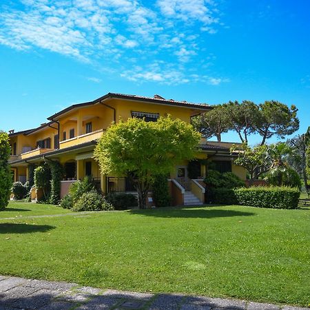 Sirmione Beach Apartment Екстер'єр фото