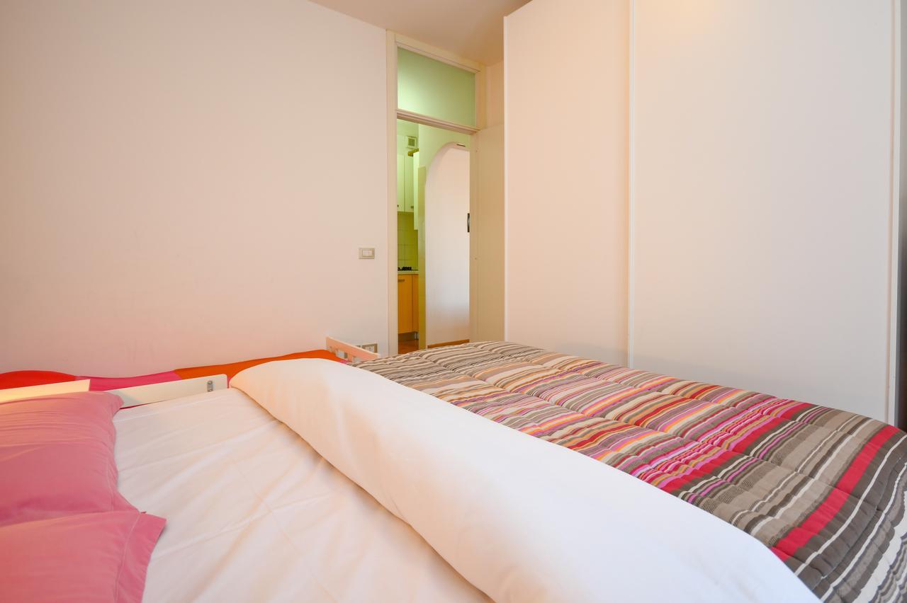 Sirmione Beach Apartment Екстер'єр фото