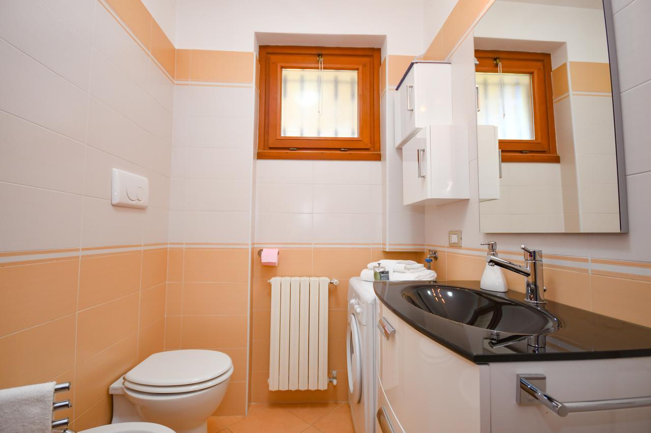 Sirmione Beach Apartment Екстер'єр фото
