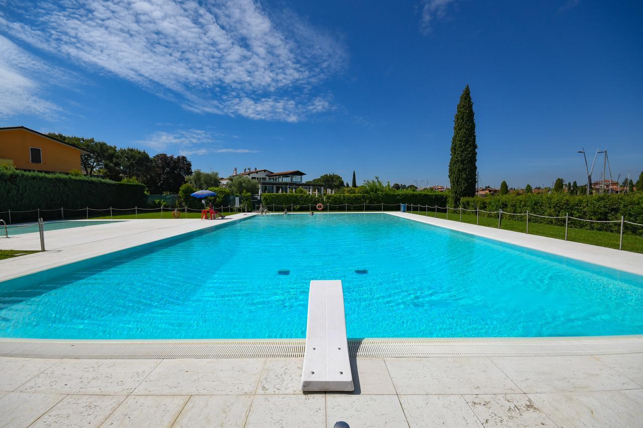 Sirmione Beach Apartment Екстер'єр фото