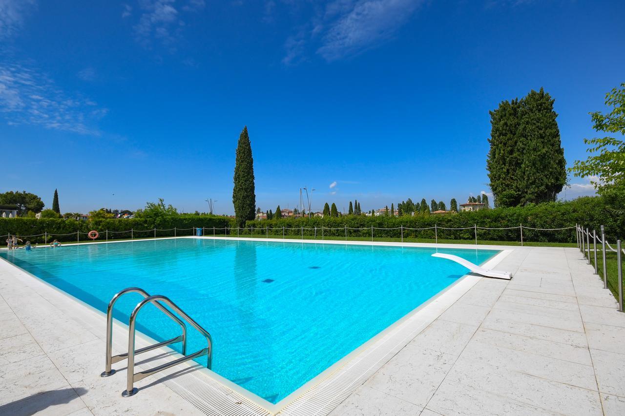 Sirmione Beach Apartment Екстер'єр фото