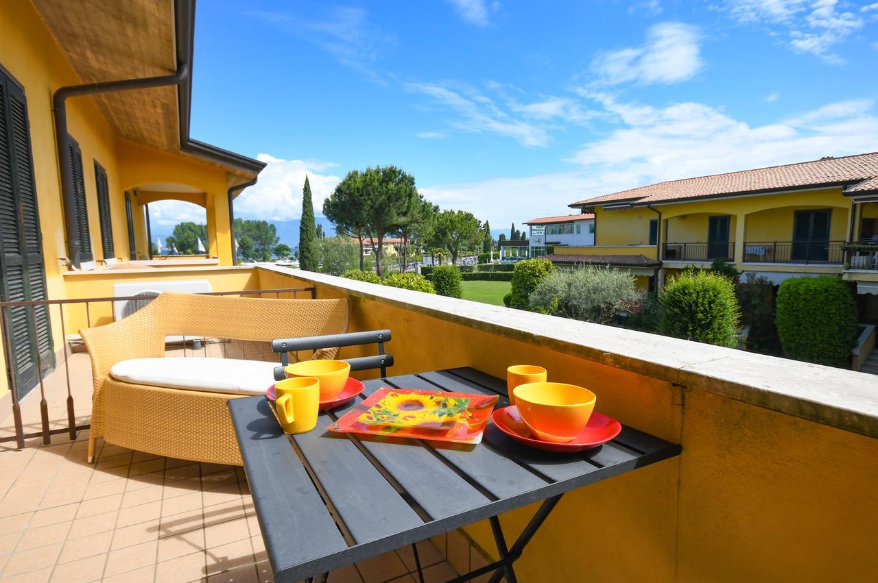 Sirmione Beach Apartment Екстер'єр фото