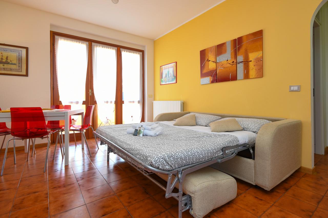 Sirmione Beach Apartment Екстер'єр фото