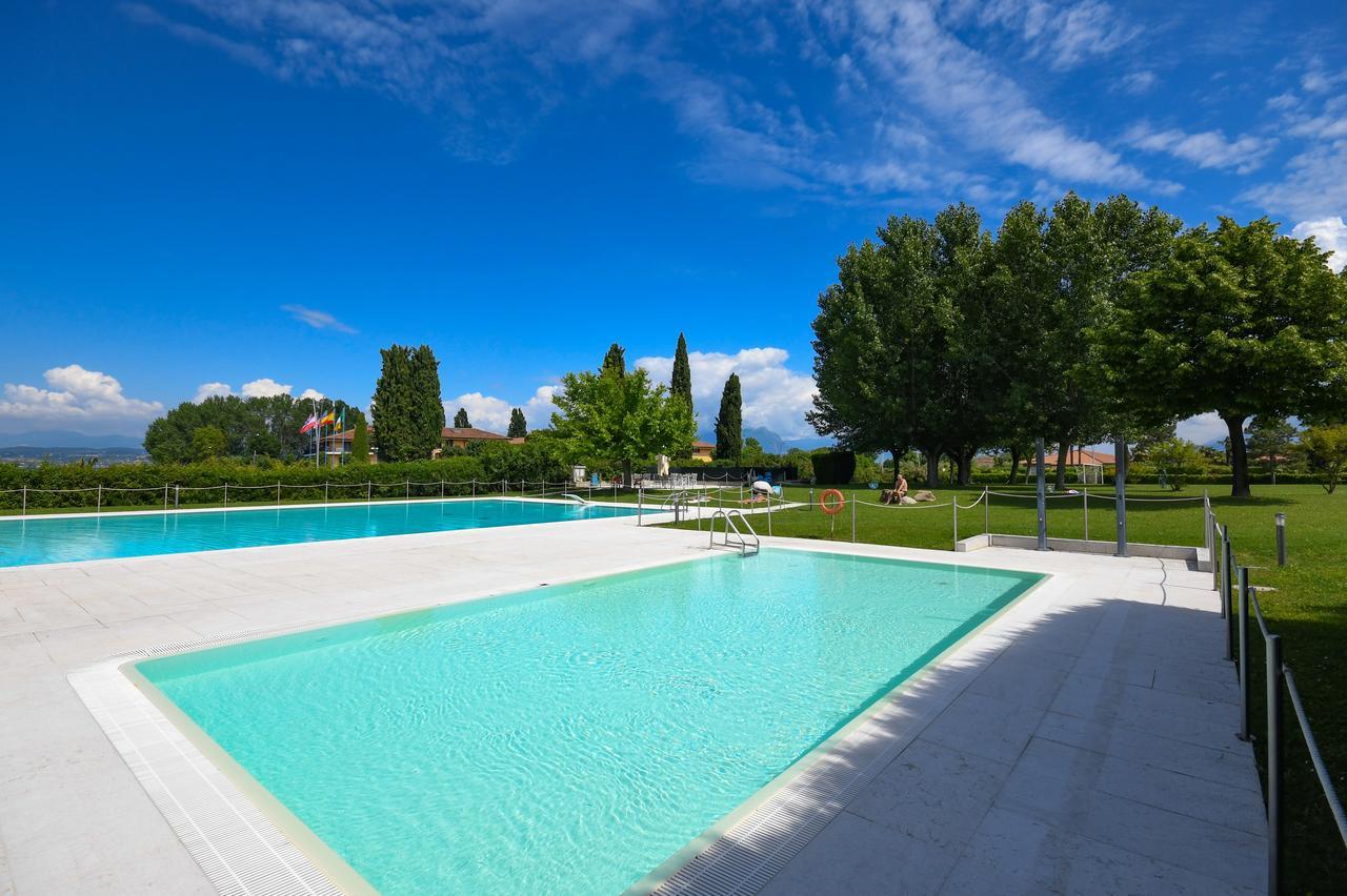 Sirmione Beach Apartment Екстер'єр фото