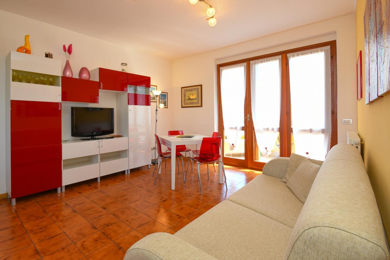 Sirmione Beach Apartment Екстер'єр фото