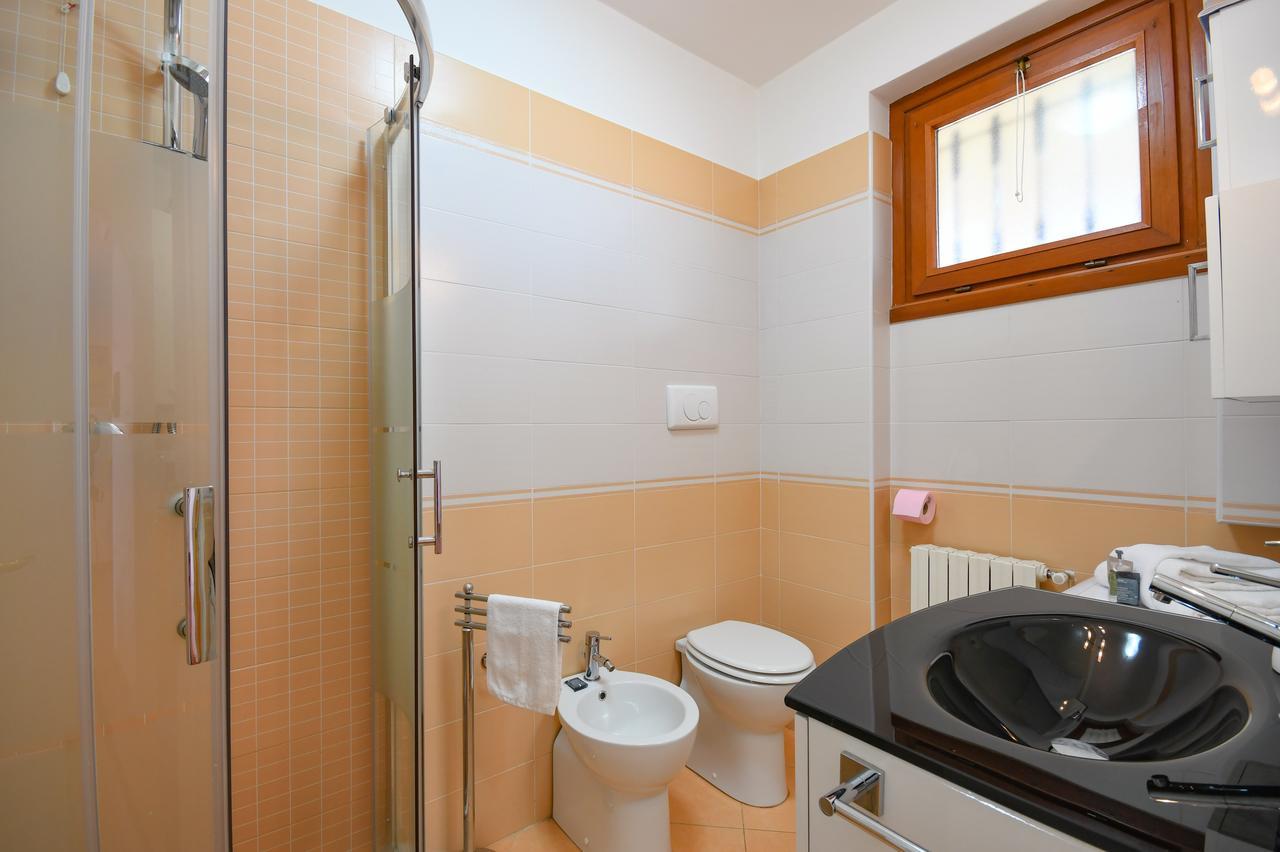 Sirmione Beach Apartment Екстер'єр фото