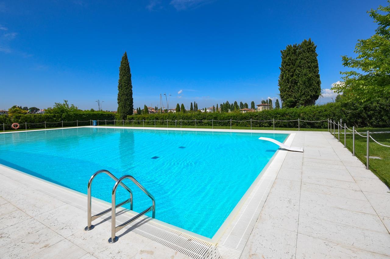 Sirmione Beach Apartment Екстер'єр фото