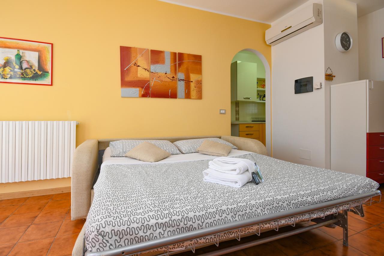 Sirmione Beach Apartment Екстер'єр фото